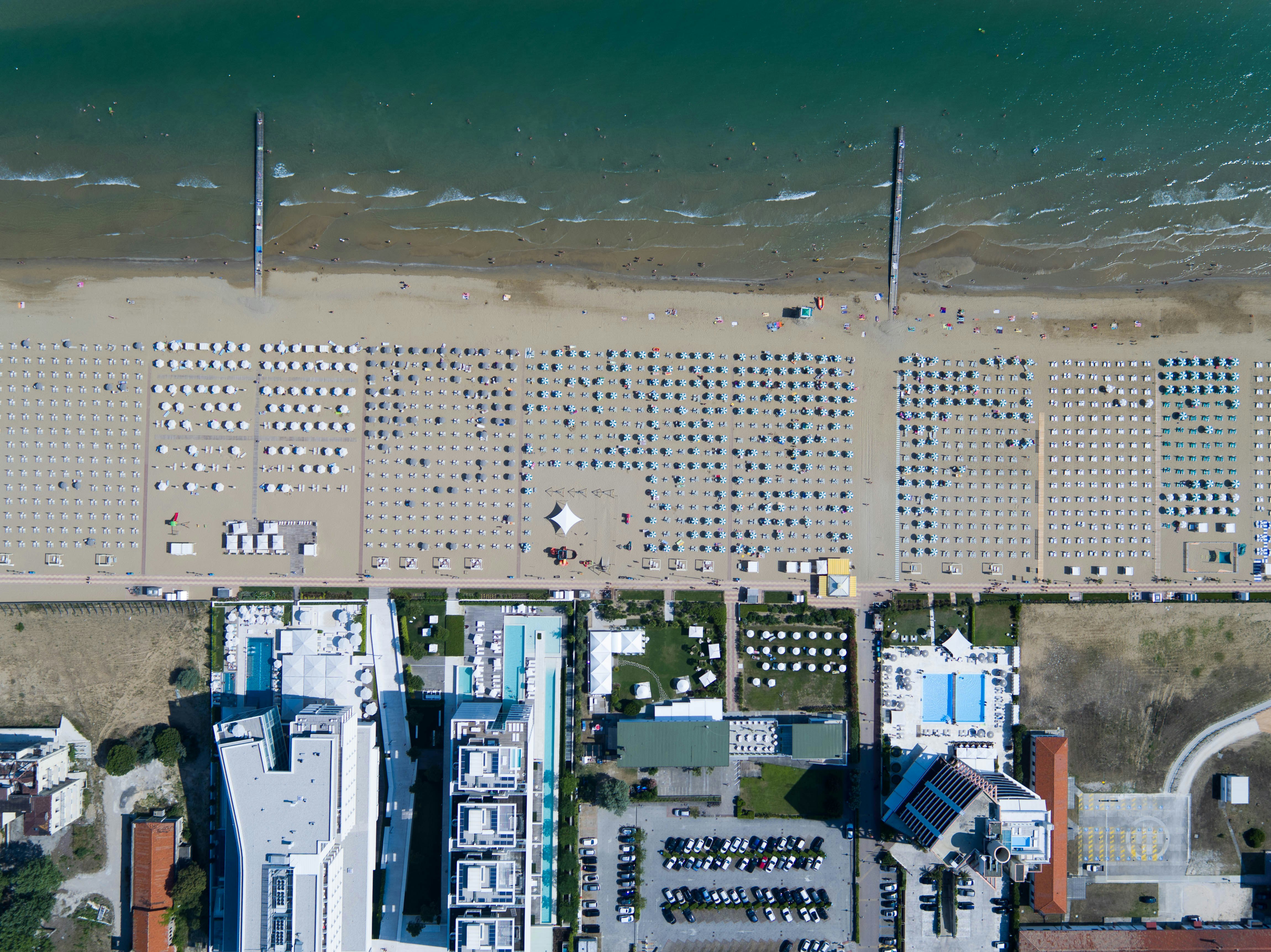 bird's eye photography of buildings near body of water